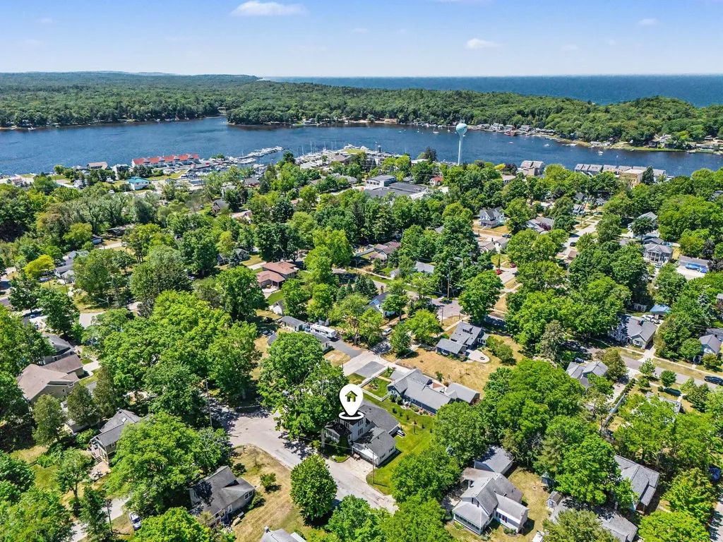 382 E 3rd Street Pentwater Village MI 49449