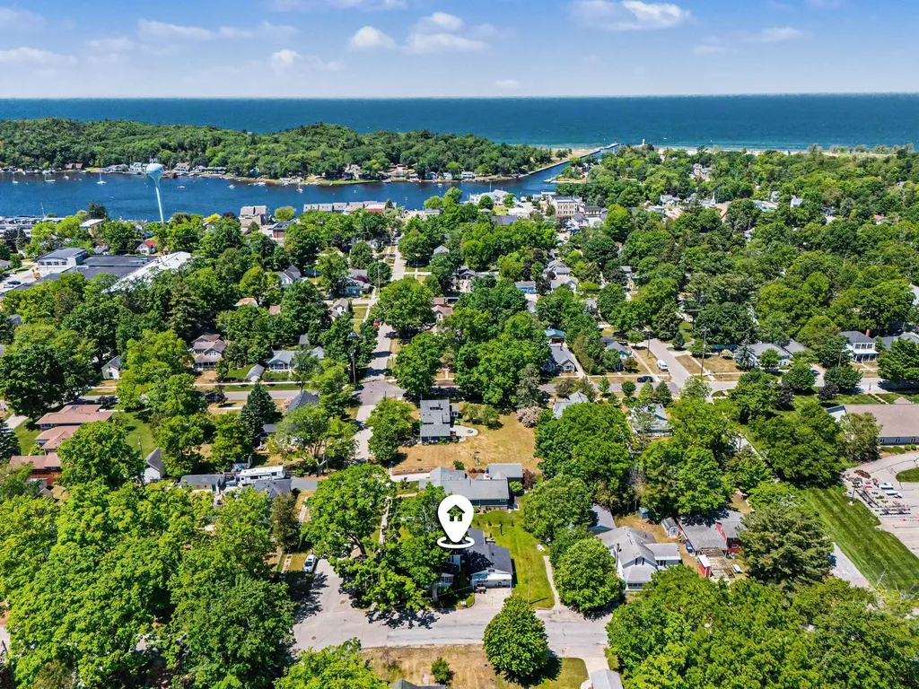 382 E 3rd Street Pentwater Village MI 49449