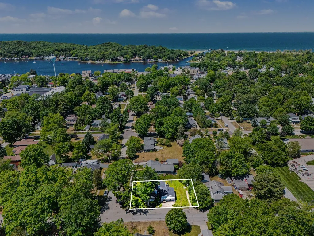 382 E 3rd Street Pentwater Village MI 49449