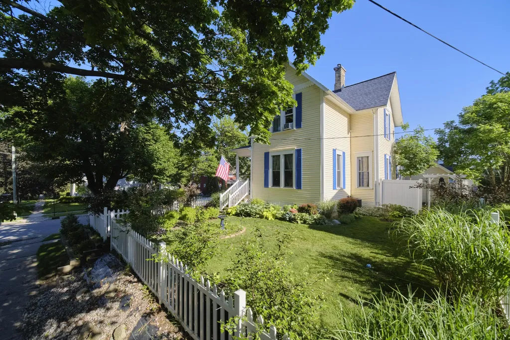 377 4th Street Manistee City MI 49660