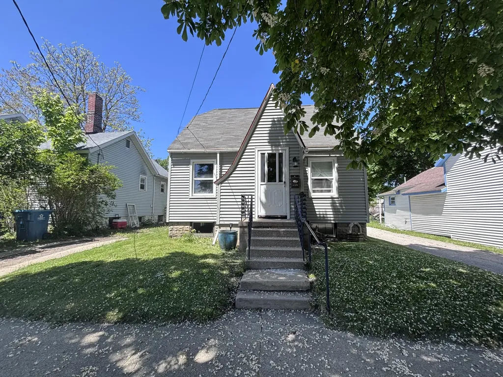 286 3rd Street Manistee City MI 49660