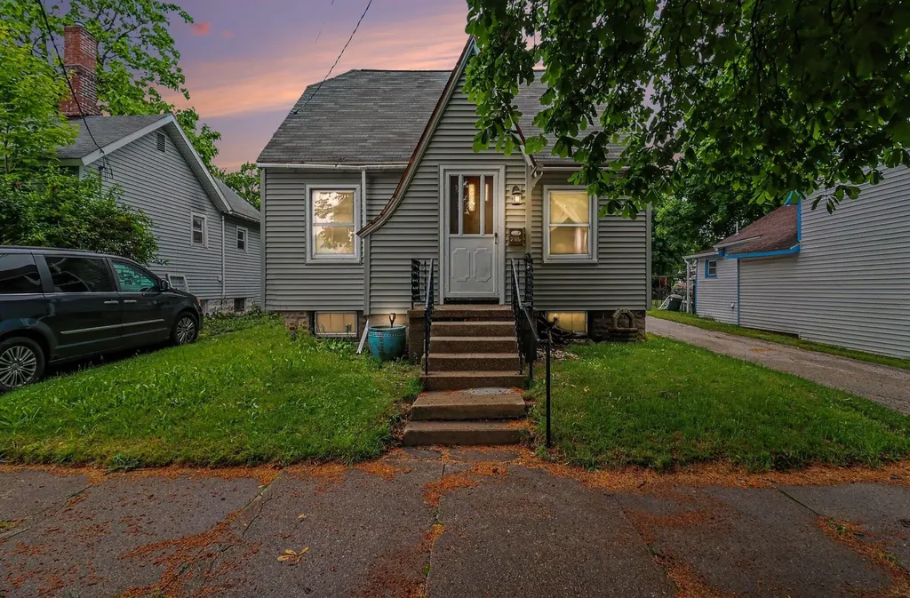 286 3rd Street Manistee City MI 49660