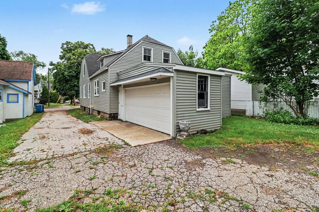 286 3rd Street Manistee City MI 49660
