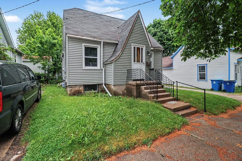 286 3rd Street Manistee City MI 49660
