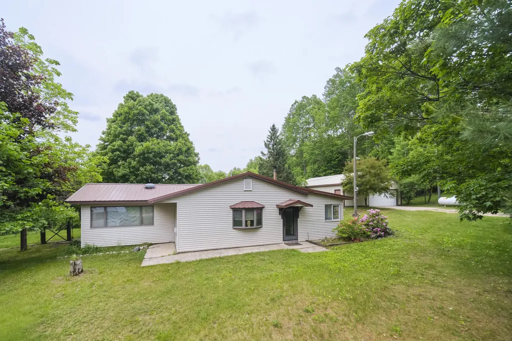 6712 Lumley Road Pleasanton Township MI 49614