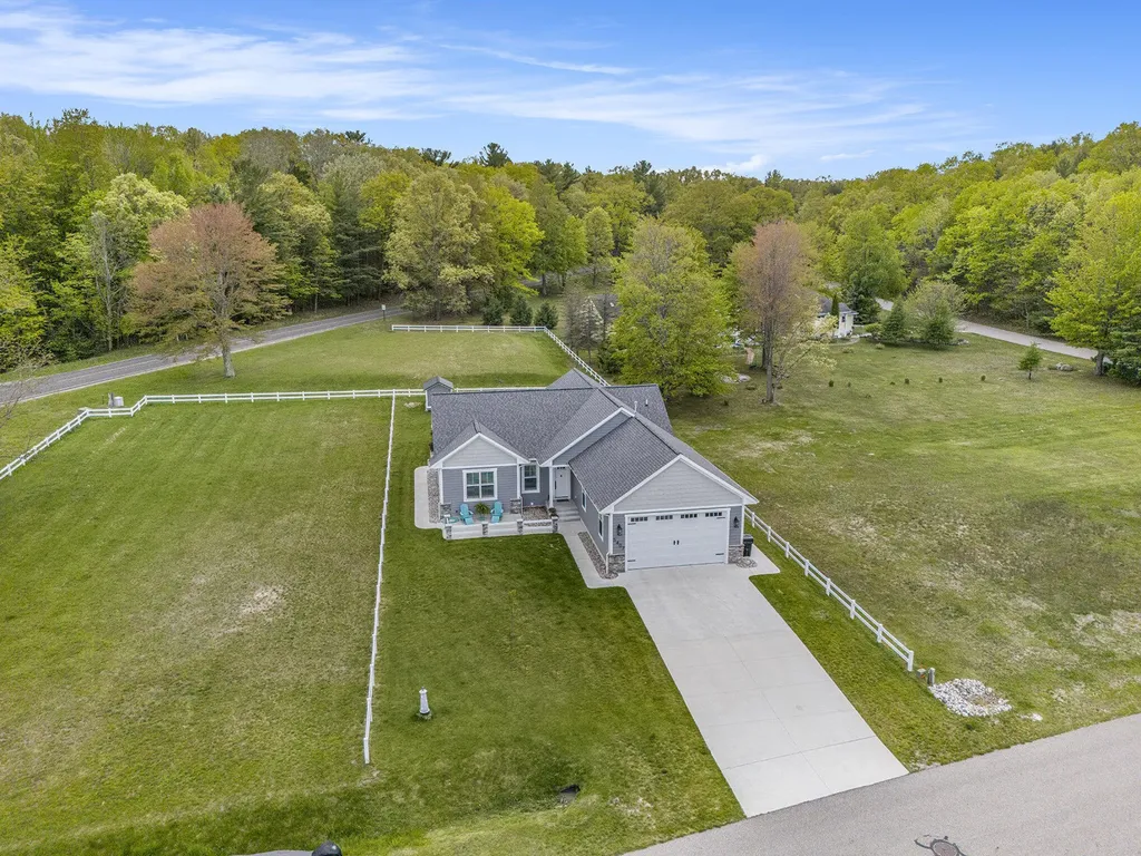 5407 W Sioux Road Pentwater Township MI 49449