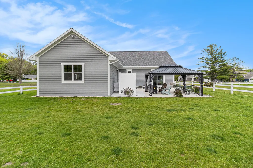 5407 W Sioux Road Pentwater Township MI 49449