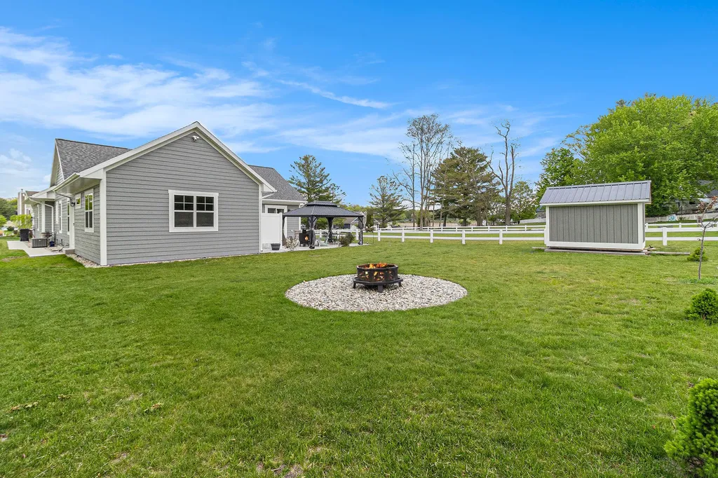5407 W Sioux Road Pentwater Township MI 49449