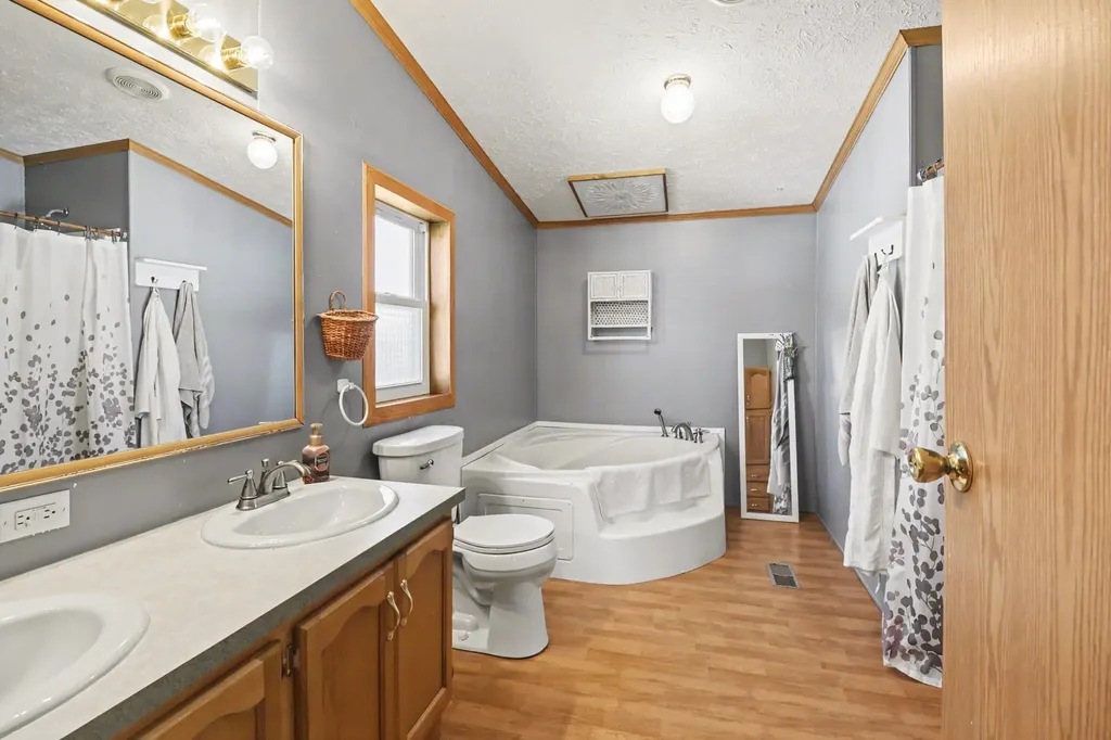 4664 S Eden Lake Road Eden Township MI 49405