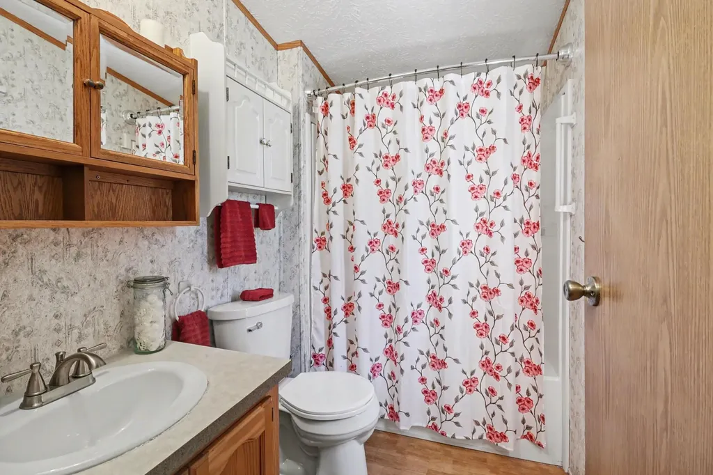 4664 S Eden Lake Road Eden Township MI 49405