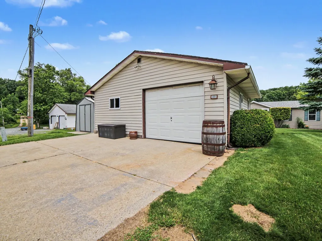 4664 S Eden Lake Road Eden Township MI 49405