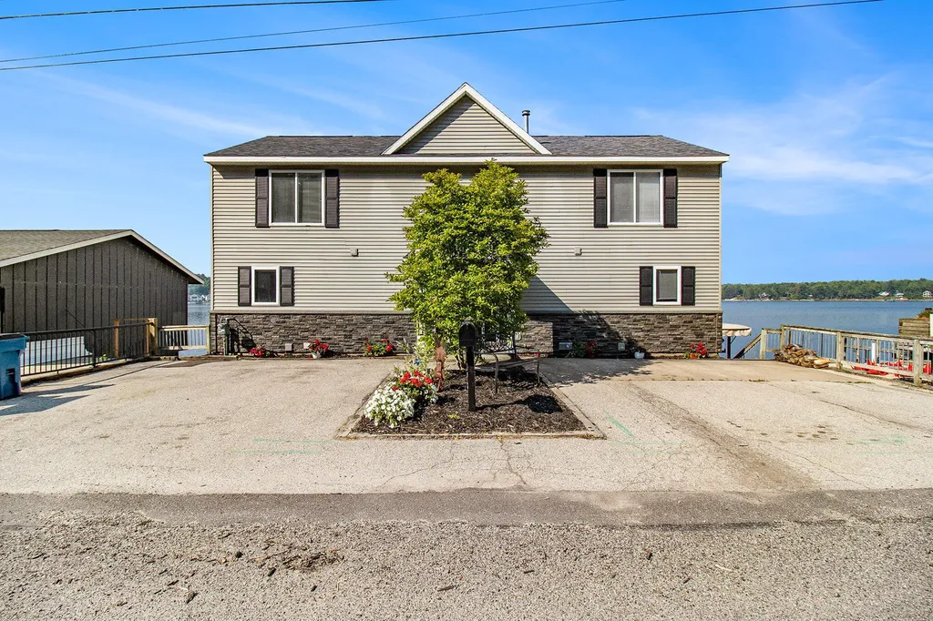 5293 W Monroe Road Pentwater Township MI 49449