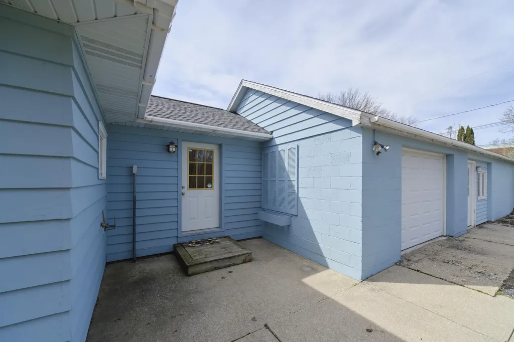 4990 Main Street Onekama Village MI 49675