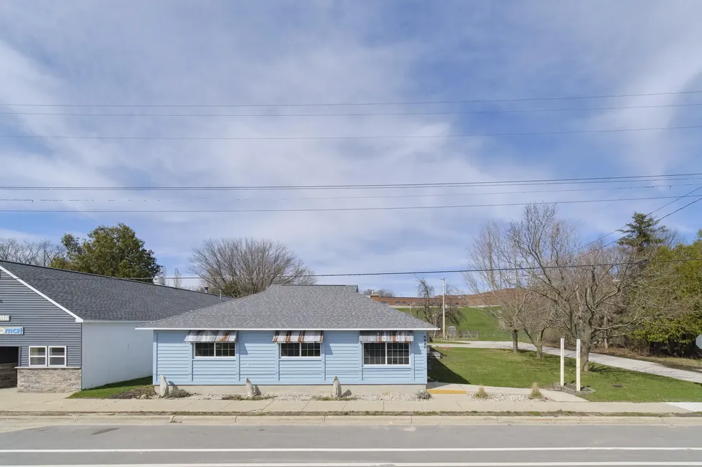 4990 Main Street Onekama Village MI 49675