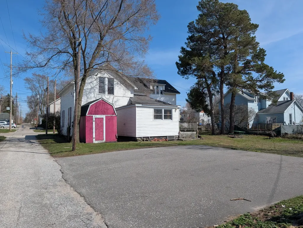 208 S Washington Avenue Ludington City MI 49431