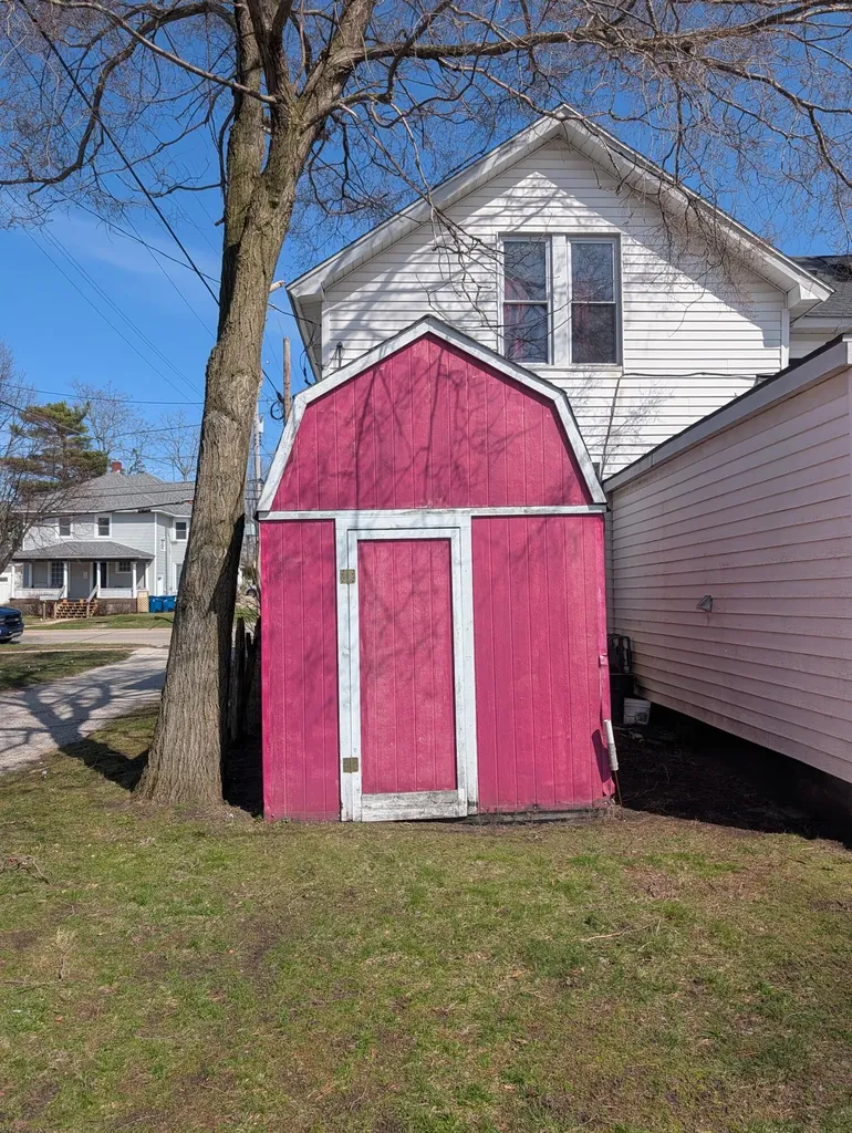 208 S Washington Avenue Ludington City MI 49431