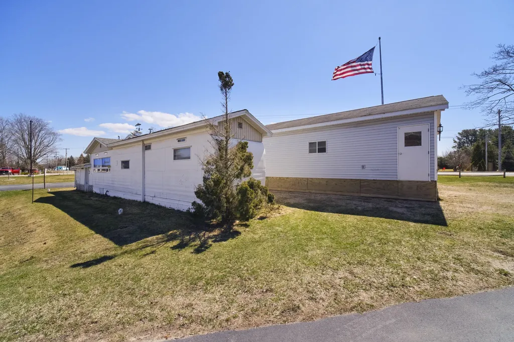 480 E Parkdale Avenue Manistee Township MI 49660