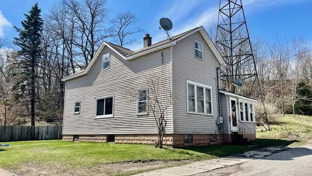 183 12th Street Manistee City MI 49660