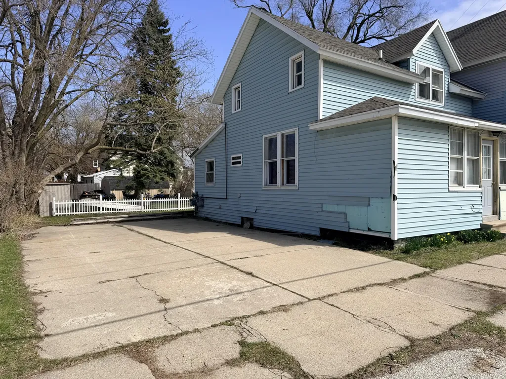 822 Vine Street Manistee City MI 49660