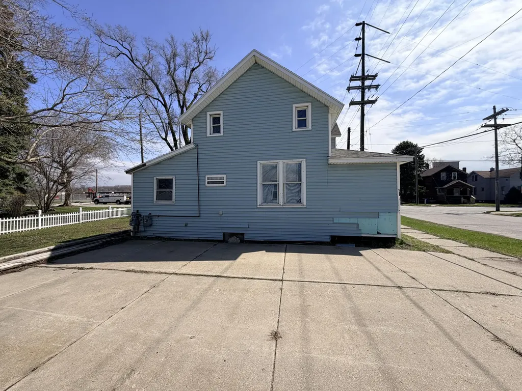 822 Vine Street Manistee City MI 49660