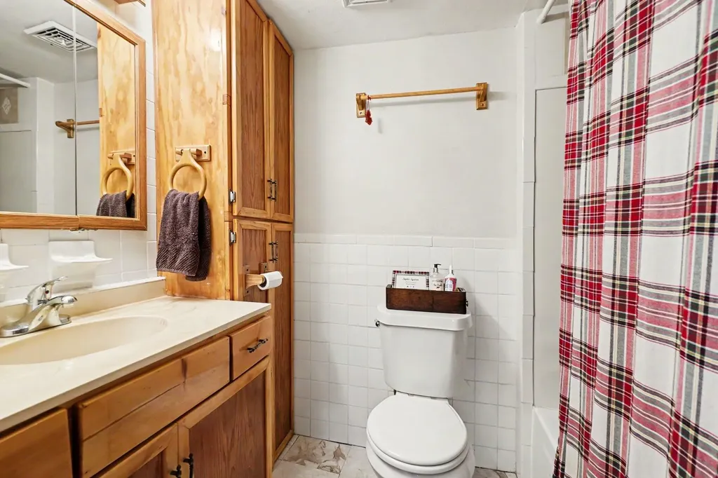 674 N Michigan Avenue Norman Township MI 49689