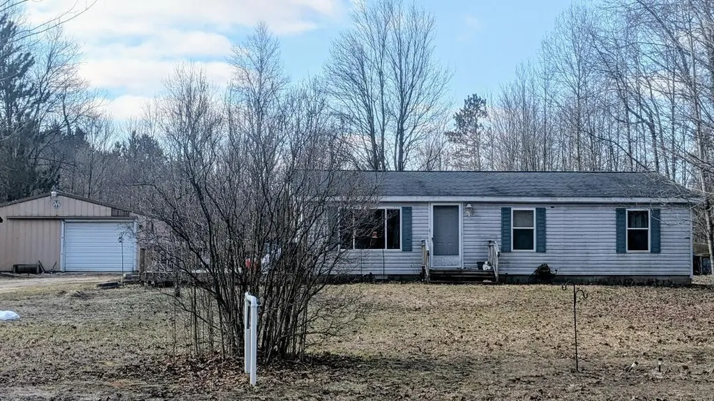 14441 Woods Trail Springdale Township MI 49683