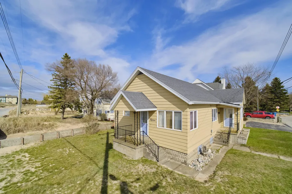 15 N Lakeshore Drive Manistee City MI 49660