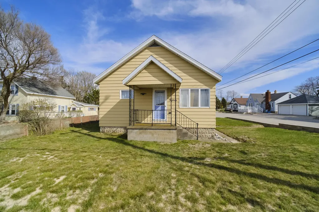 15 N Lakeshore Drive Manistee City MI 49660