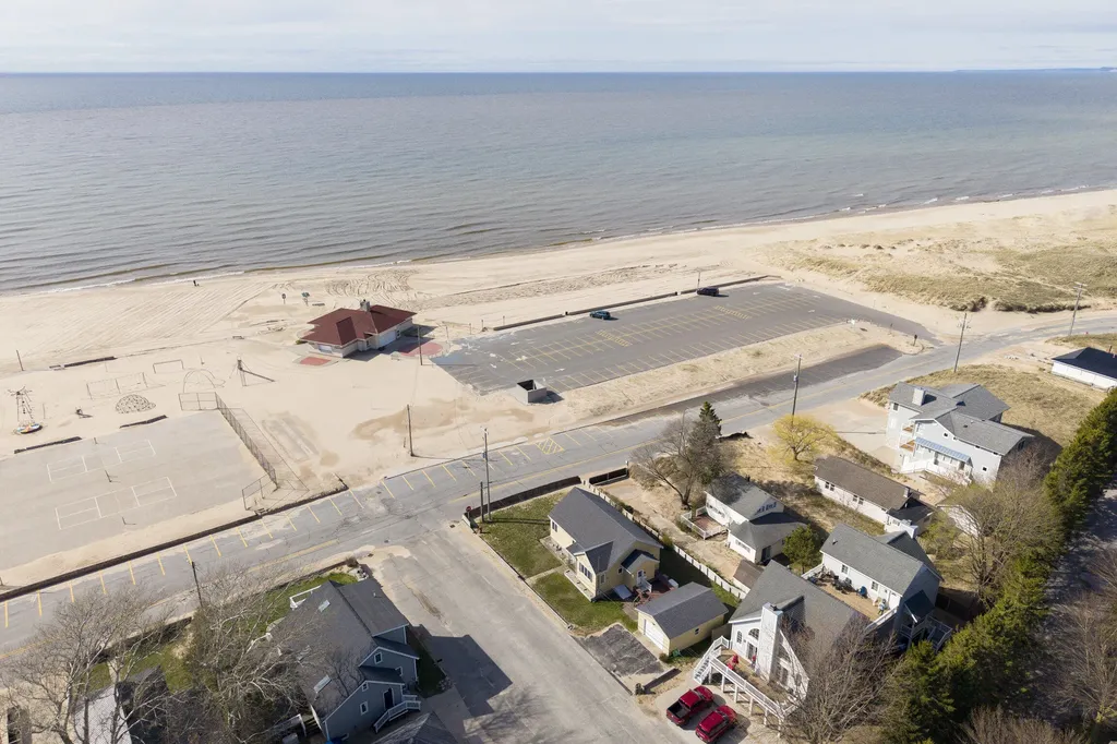 15 N Lakeshore Drive Manistee City MI 49660