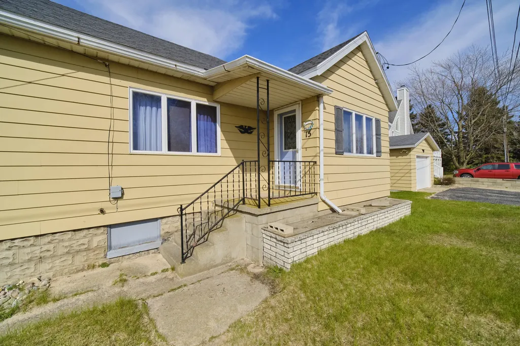 15 N Lakeshore Drive Manistee City MI 49660