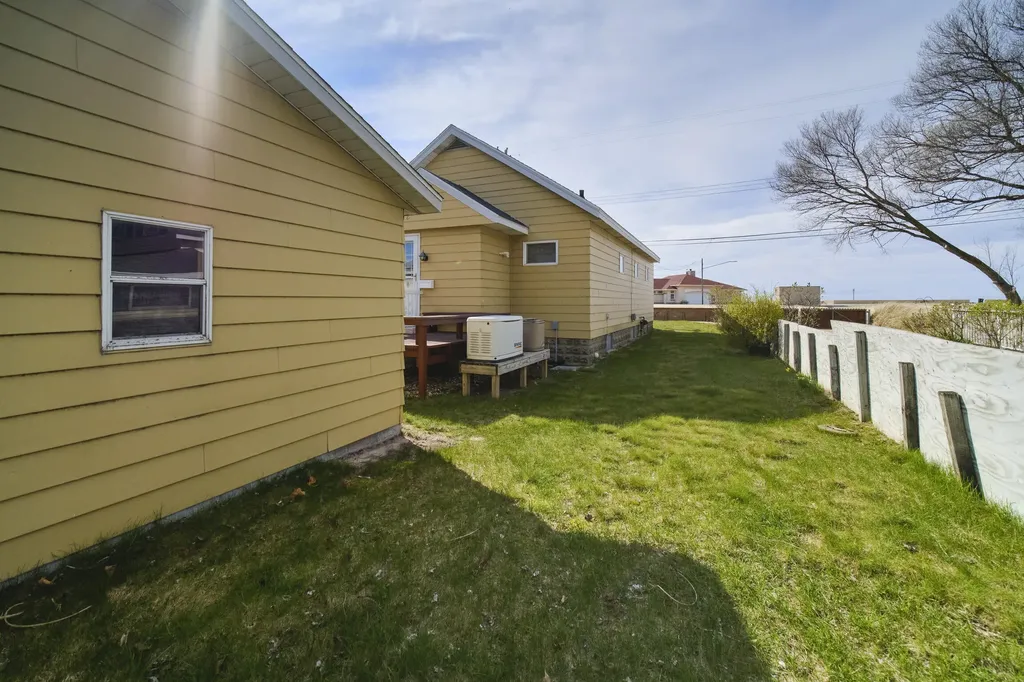 15 N Lakeshore Drive Manistee City MI 49660