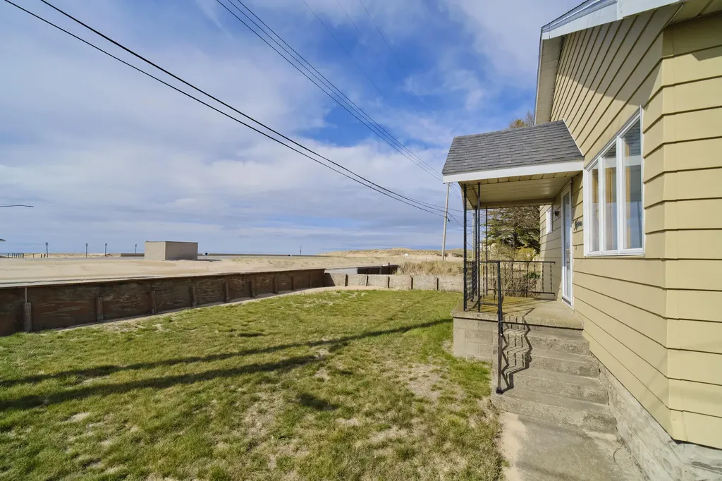 15 N Lakeshore Drive Manistee City MI 49660
