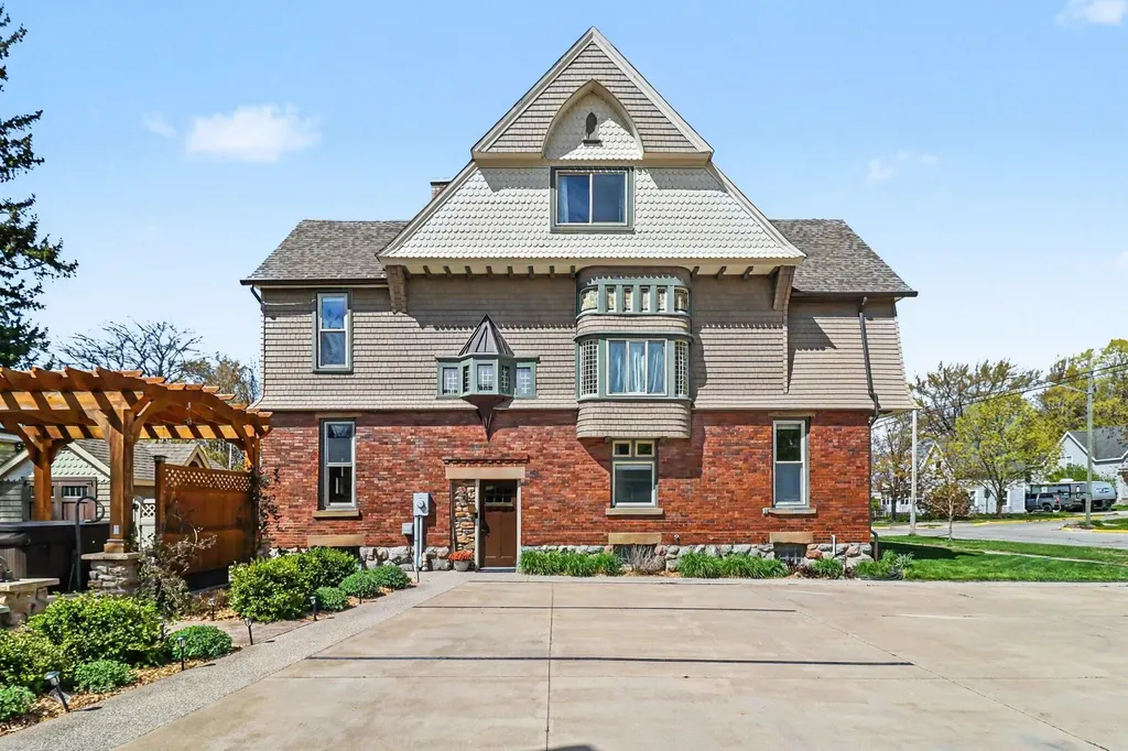 303 S Courtland Street Hart City MI 49420