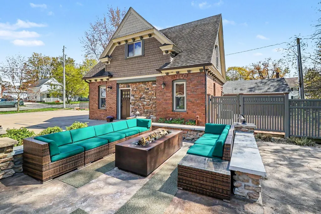 303 S Courtland Street Hart City MI 49420