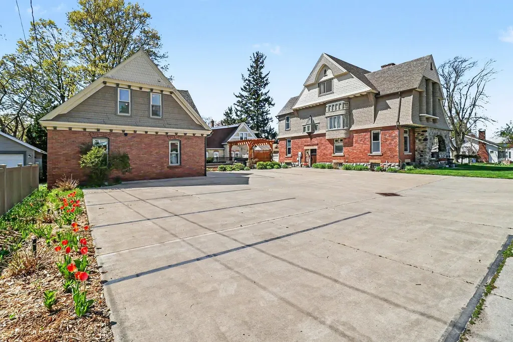 303 S Courtland Street Hart City MI 49420