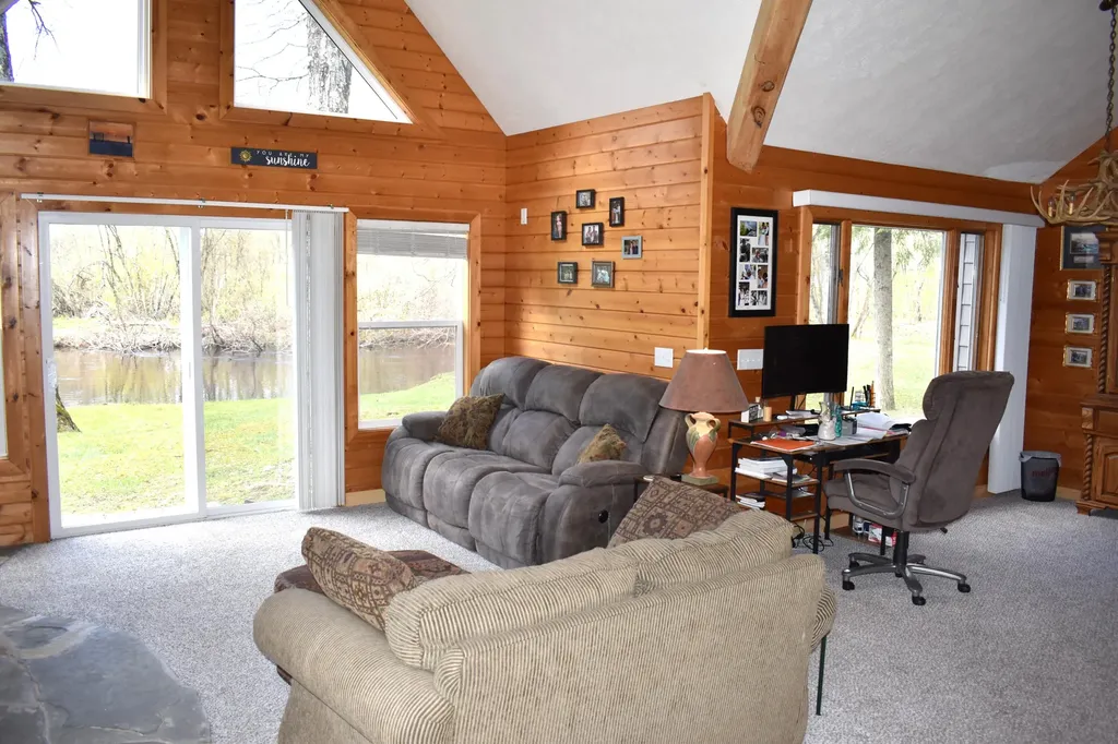 2263 W Riverbend Trail Pleasant Plains Township MI 49304