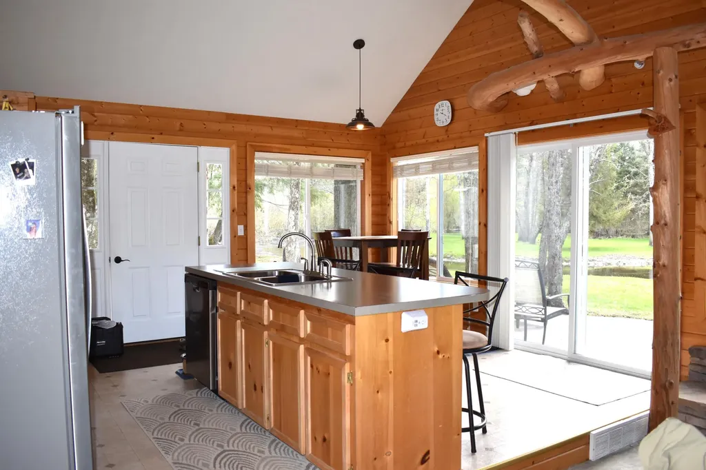2263 W Riverbend Trail Pleasant Plains Township MI 49304