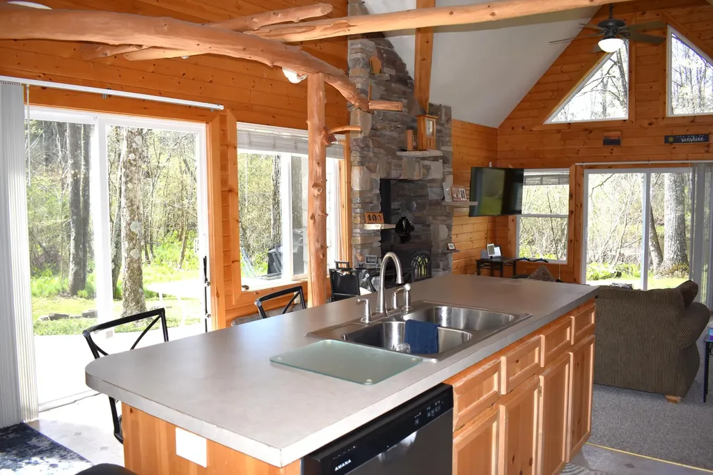 2263 W Riverbend Trail Pleasant Plains Township MI 49304
