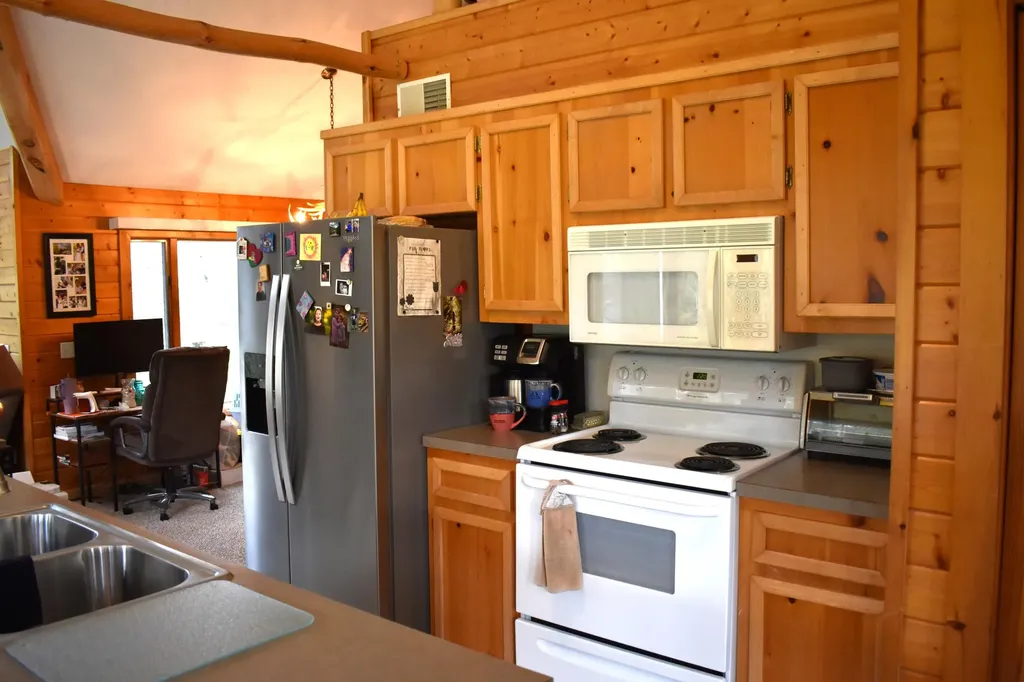 2263 W Riverbend Trail Pleasant Plains Township MI 49304