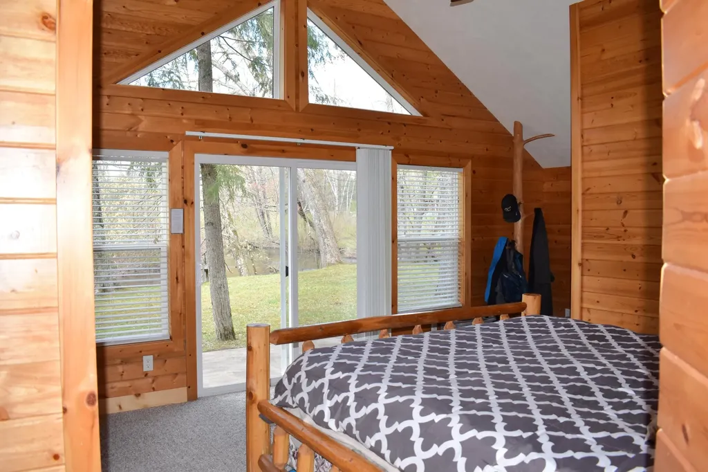 2263 W Riverbend Trail Pleasant Plains Township MI 49304