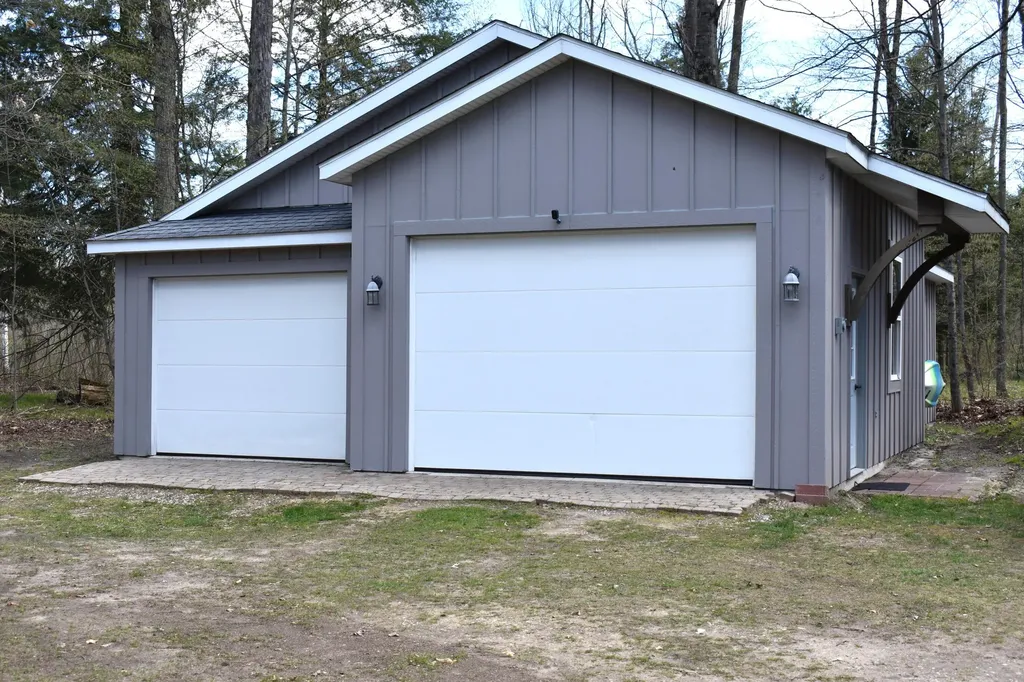2263 W Riverbend Trail Pleasant Plains Township MI 49304