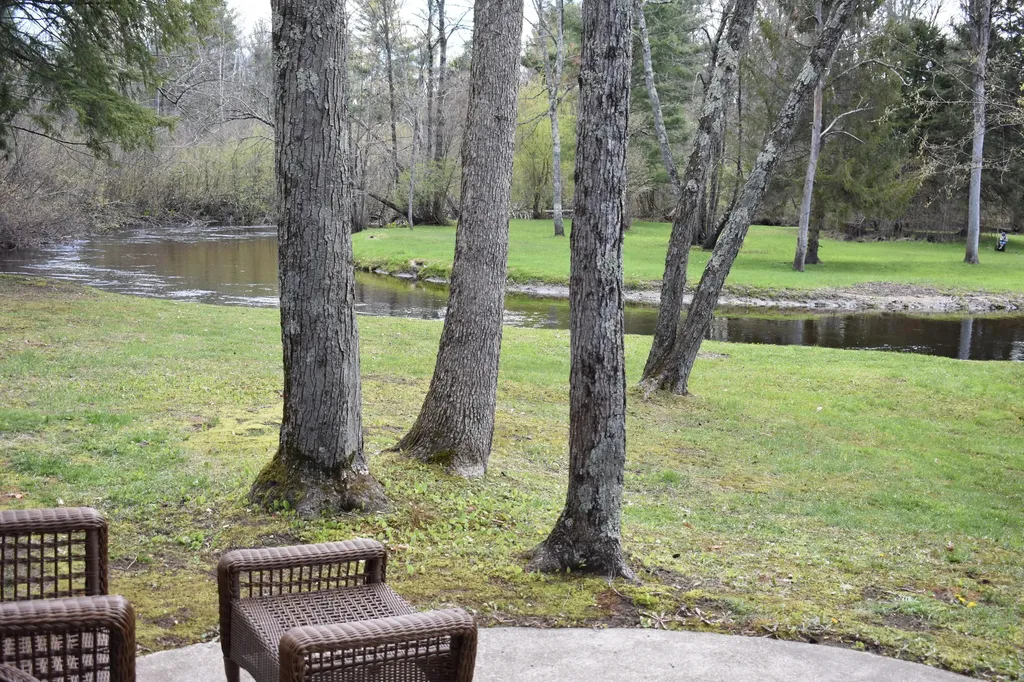 2263 W Riverbend Trail Pleasant Plains Township MI 49304