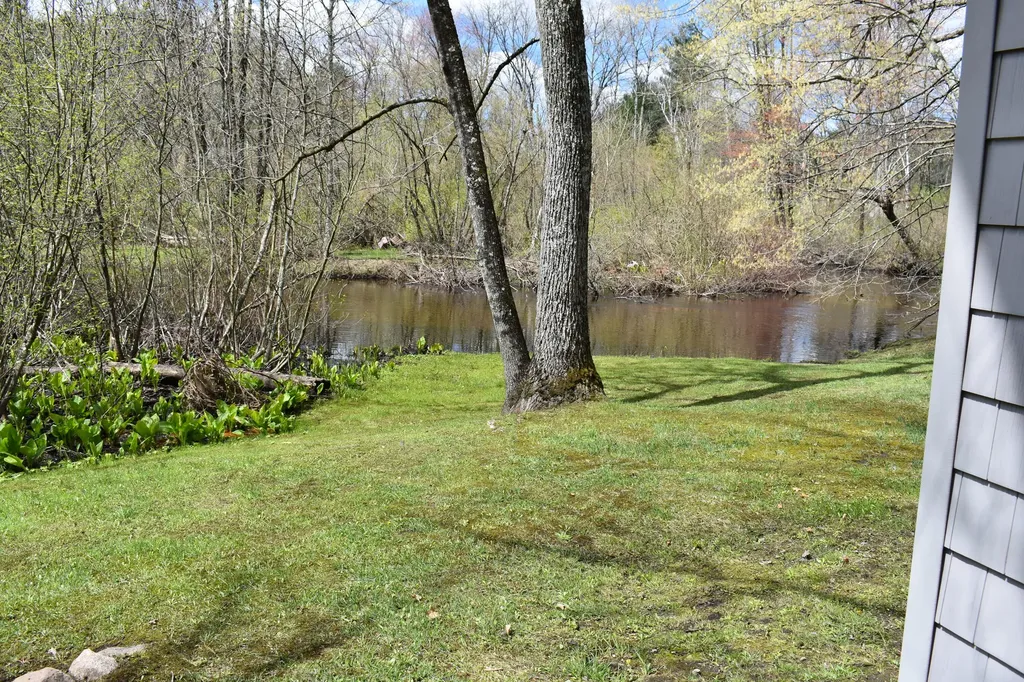 2263 W Riverbend Trail Pleasant Plains Township MI 49304