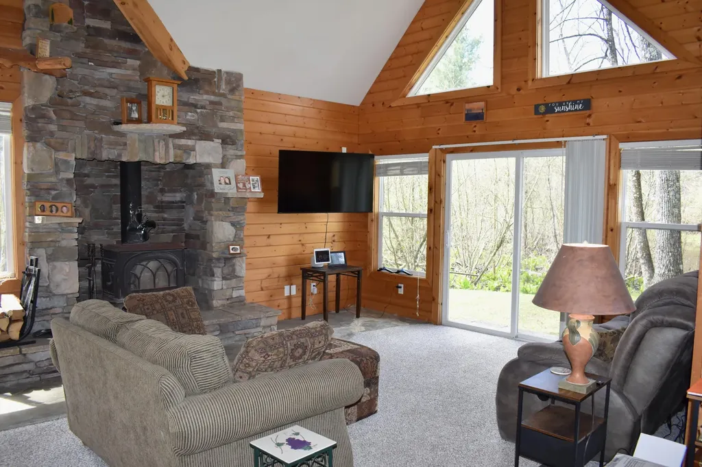 2263 W Riverbend Trail Pleasant Plains Township MI 49304