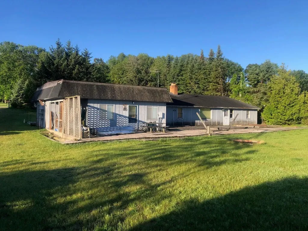 4472 Crescent Beach Road Onekama Township MI 49675