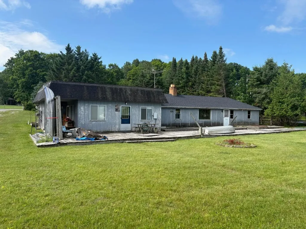 4472 Crescent Beach Road Onekama Township MI 49675