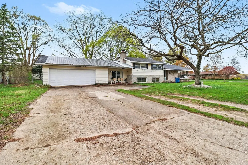 117 N Apple Street Hart City MI 49420