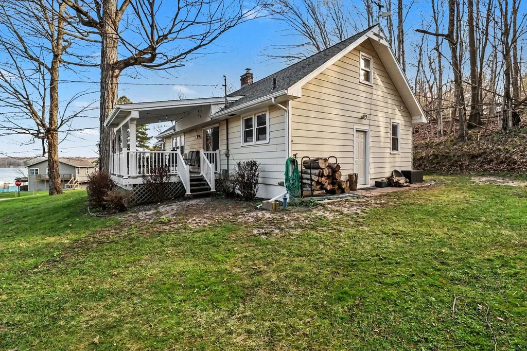 5989 W Barnhart Road Hamlin Township MI 49431