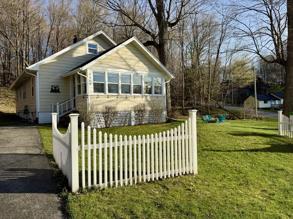 5989 W Barnhart Road Hamlin Township MI 49431