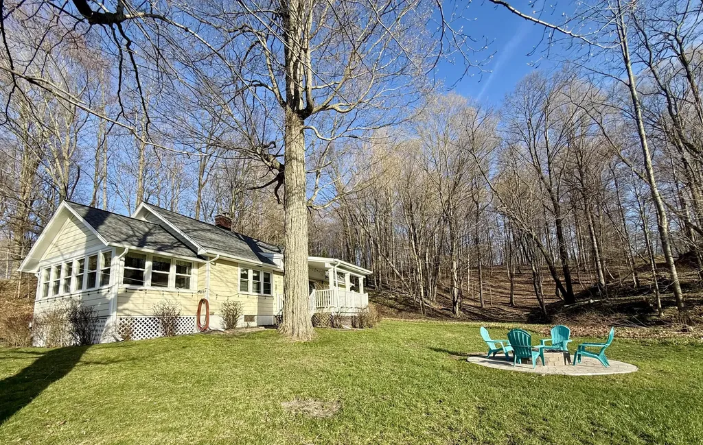 5989 W Barnhart Road Hamlin Township MI 49431